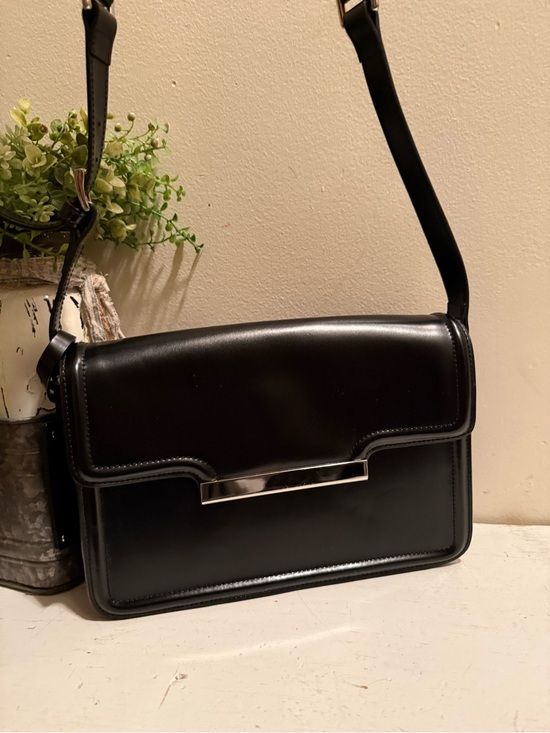 Cromia Handbags - Cromia Black Italian Leather Structured Shoulder Bag made in Italy EUC